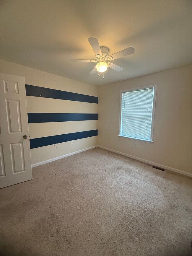 Building Photo - FOR RENT-Available Now! 3 Bed / 2.5 Bath Town-home