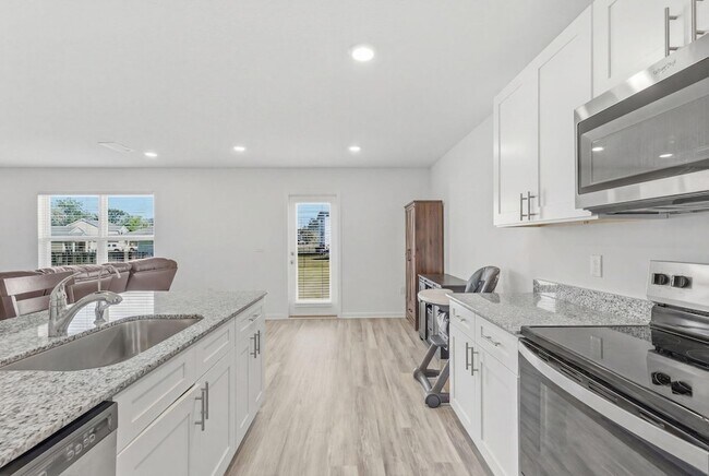 Building Photo - 25 Riverwalk Xing