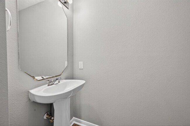 Building Photo - 8253 Fuqua Gardens Dr