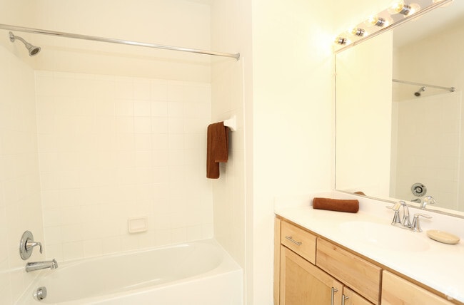 Interior Photo - Commons at Potomac Square