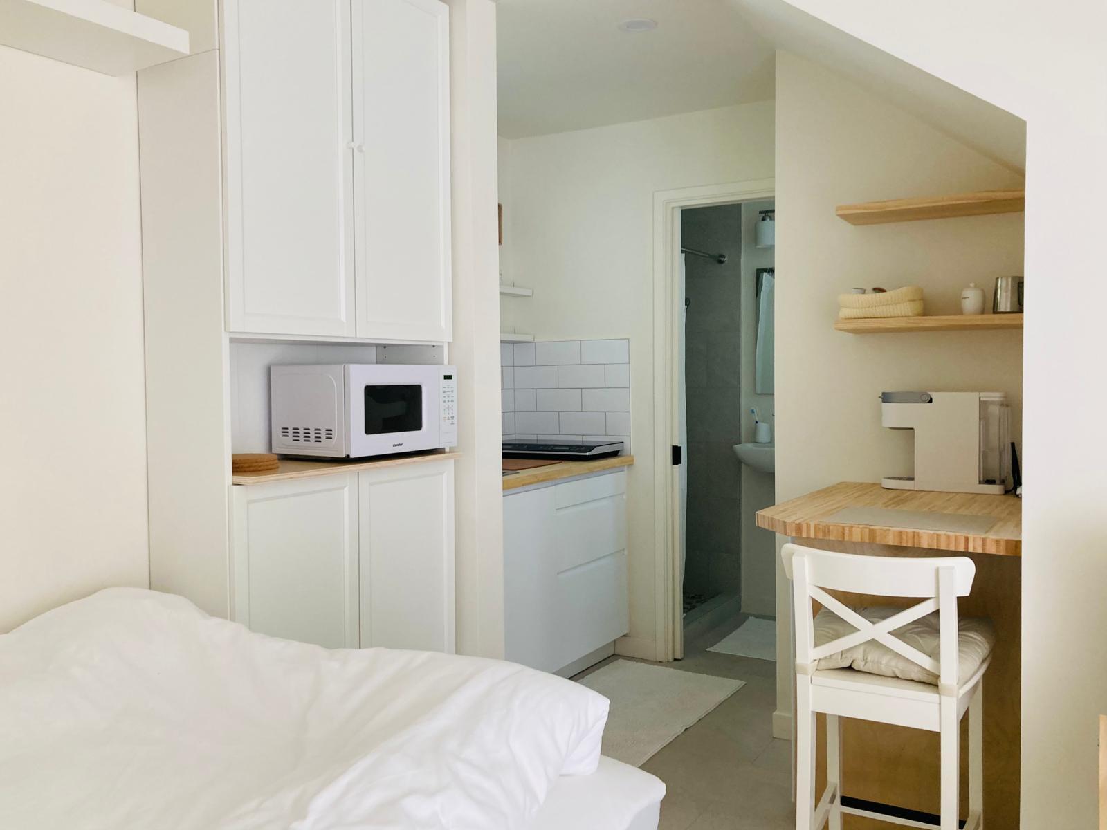 view to kitchenette - 626 Bonair Way