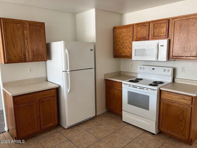 Building Photo - 3217 S 65th Dr