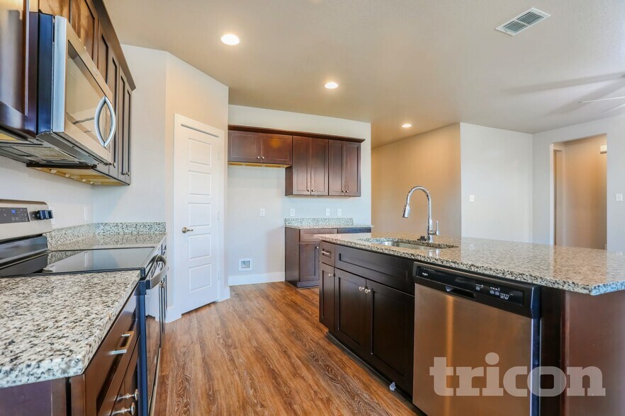 Building Photo - 10336 Ft Teran Trl