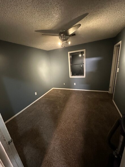 bedroom - 404 W Easy St