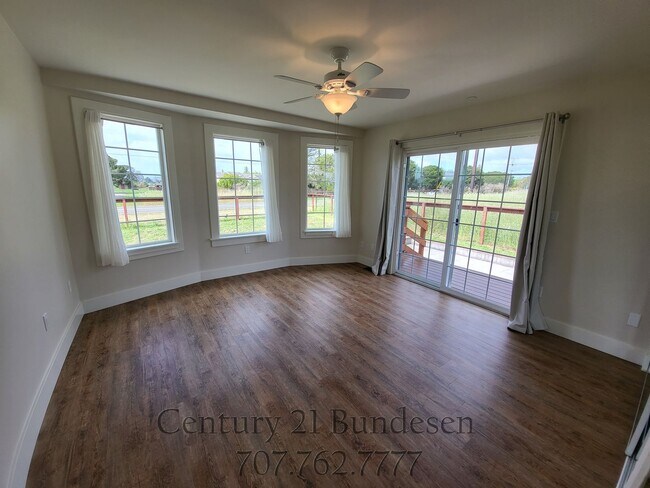 Building Photo - 811 Old Adobe Rd