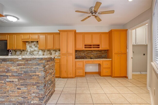 Building Photo - 17163 Beaver Springs Dr