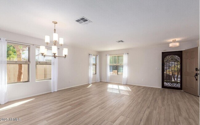 Building Photo - 3734 E Betsy Ln