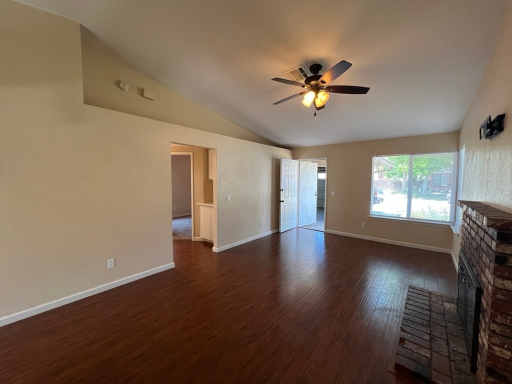 Building Photo - 212 Oak Meadow Ln