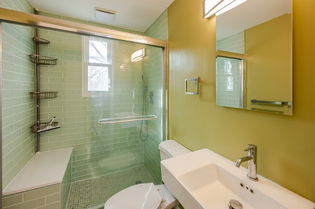 Building Photo - 4217 Gault Pl NE