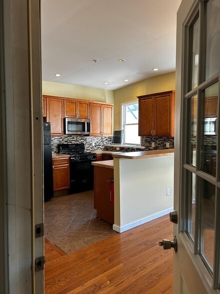 Building Photo - 1326 E Gibson St