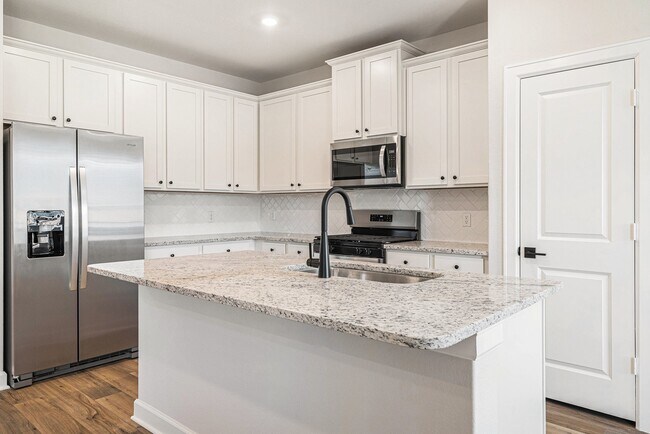 Building Photo - 6107 White Spruce Dr