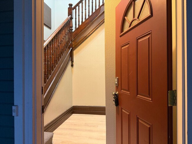 Building Photo - 2211 W Broadway Ave