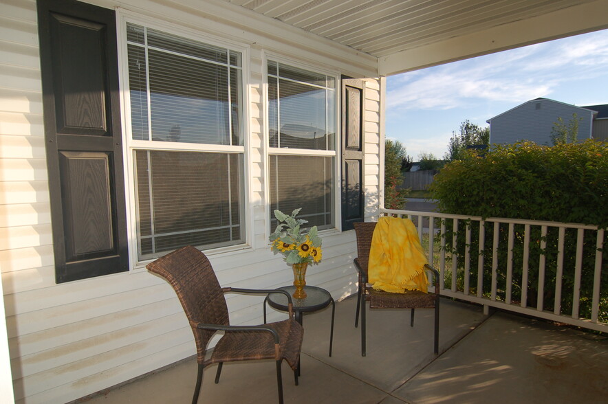 Building Photo - 165 E Willow Creek Dr