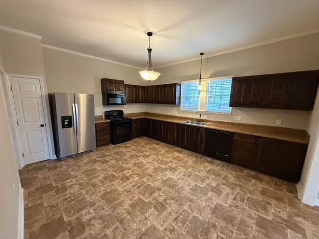 Building Photo - Inviting 2-Bedroom Home with Large Front Porch in KannapolisI’m