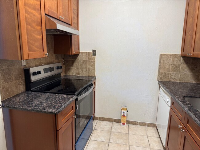 Building Photo - 9707 Richmond Ave.