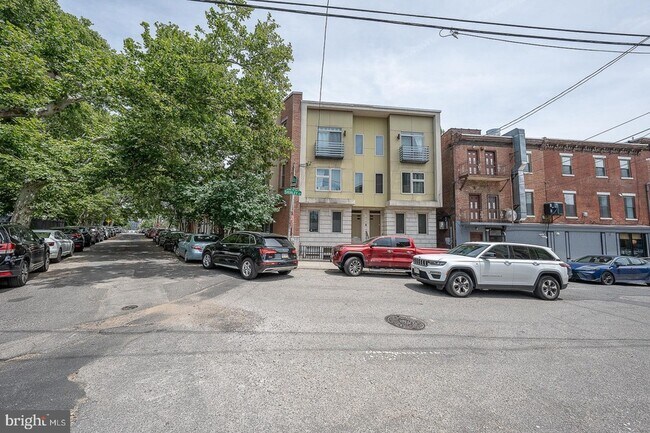 Building Photo - 715 Shirley St