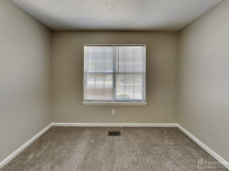 Building Photo - 104 Kells Dr