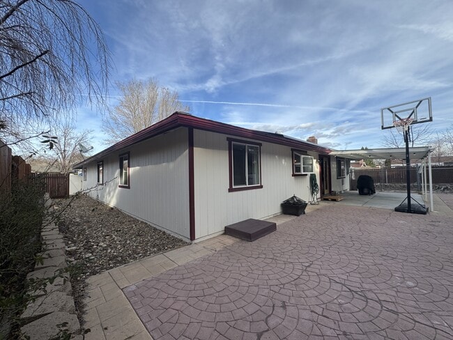 Building Photo - 1855 King Edward Dr