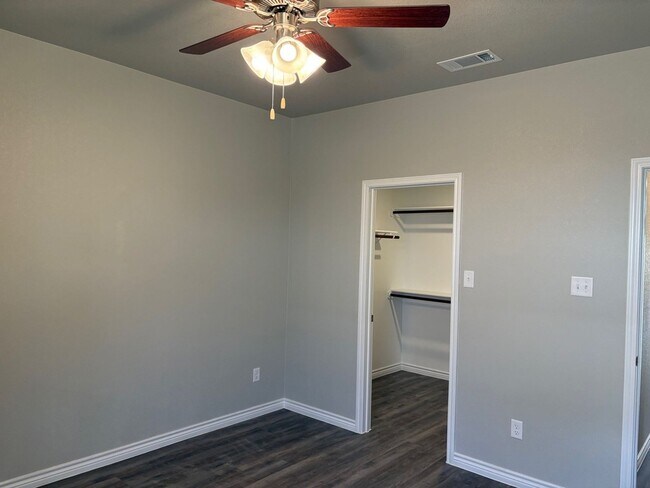 Building Photo - 2109 Wildewood-A