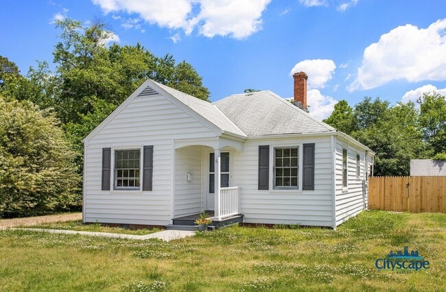Building Photo - ADORABLE RENOVATED COTTAGE IN SANDSTON