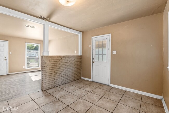 Building Photo - 1222 Lampkin St