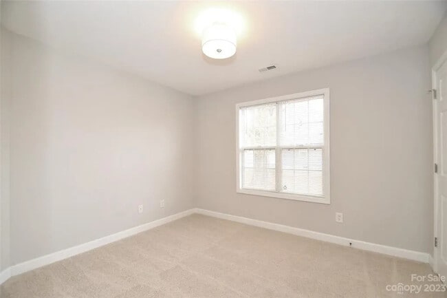 Building Photo - 1605 Chapman Ave