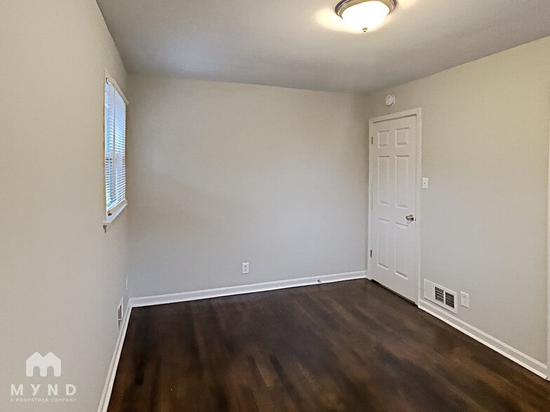 Building Photo - 2715 Carriage Ln