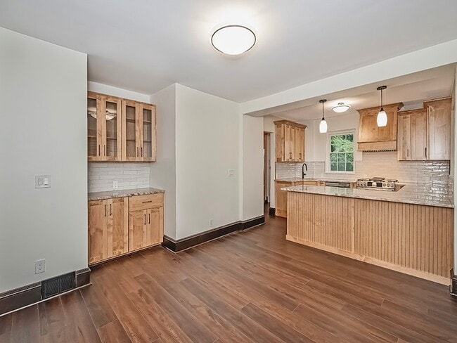 Building Photo - 5519 Howe St