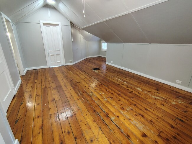 Building Photo - 1295 N Main St