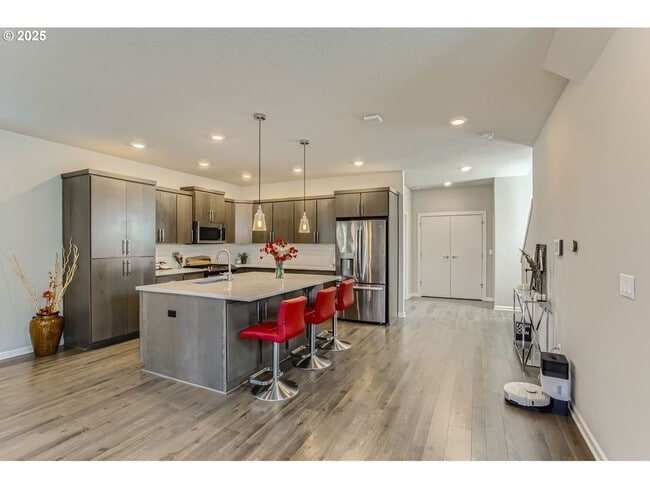 Building Photo - Modern Comfort in Happy Valley – 3BD/2.5BA...