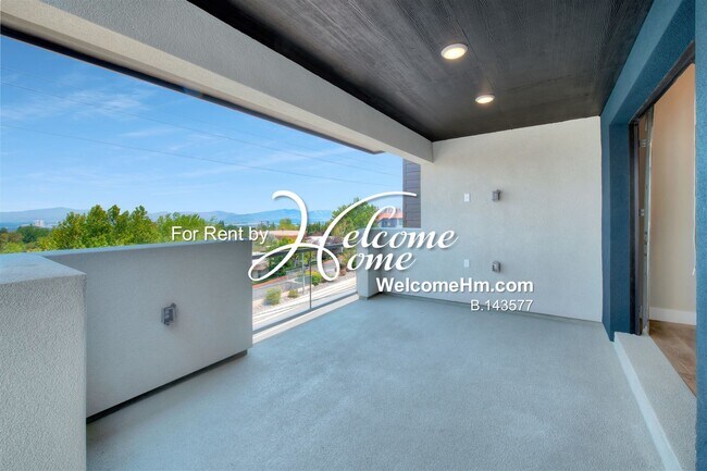 Building Photo - Coming Soon - NEWER Luxury Town Home Centr...