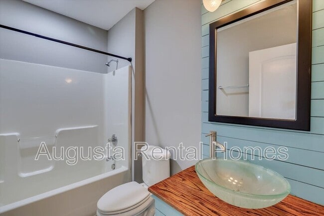 Building Photo - 719 Bonnie Oaks Ln