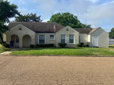 Primary Photo - 240 E Blackbourn St