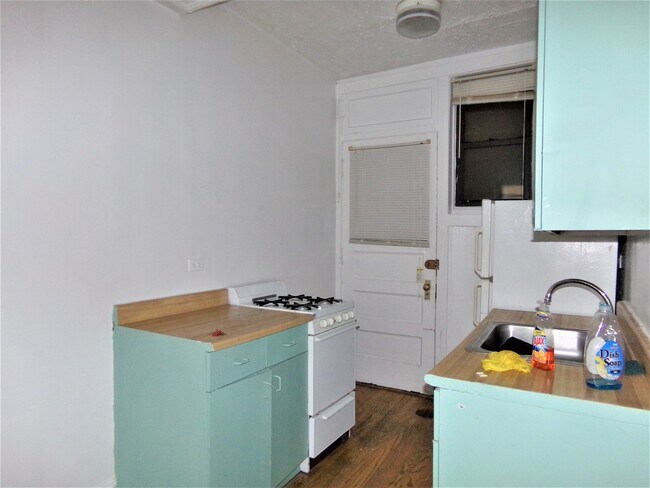 Building Photo - 6812 N Lakewood Ave