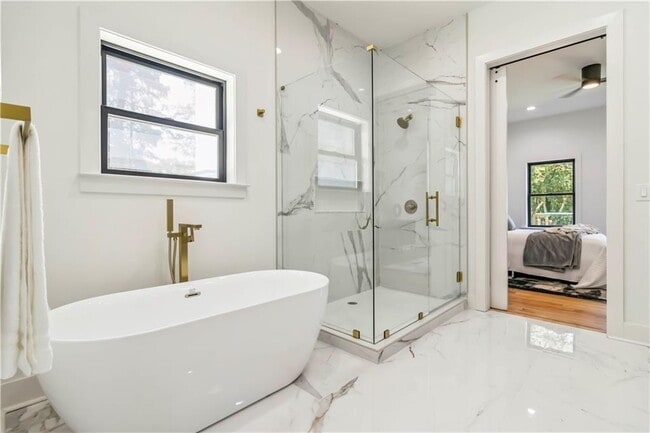 Building Photo - 1554 Columbia Cir