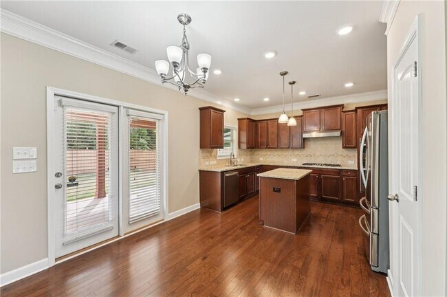 Building Photo - 6370 Shiloh Woods Dr