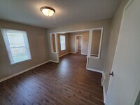 Building Photo - 3 bedroom home with covered patio and garage!