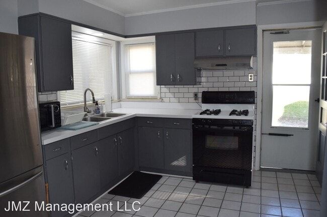 Building Photo - 2 br, 1.5 bath House - 1428 Pontiac Trail