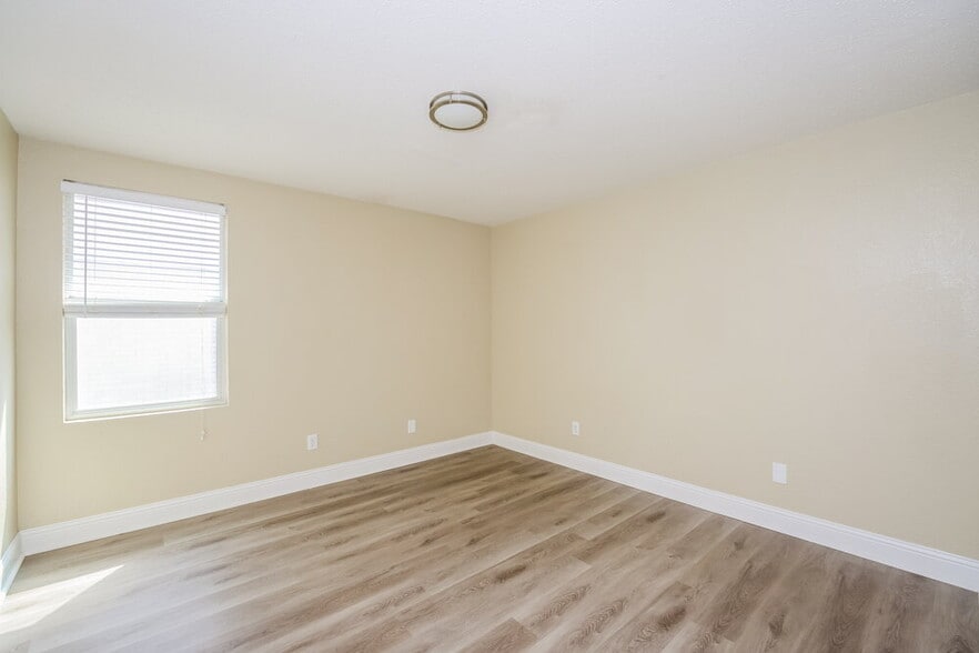 Building Photo - 648 Granite Ridge Dr