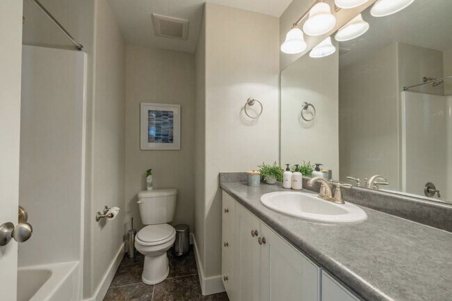 Building Photo - 5032 Bear Trap Dr