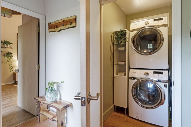 Building Photo - Boulder Creek Sanctuary!