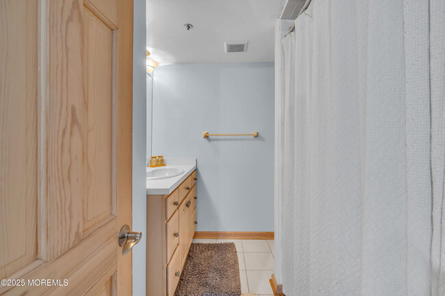 Building Photo - 15 E Tuna Way