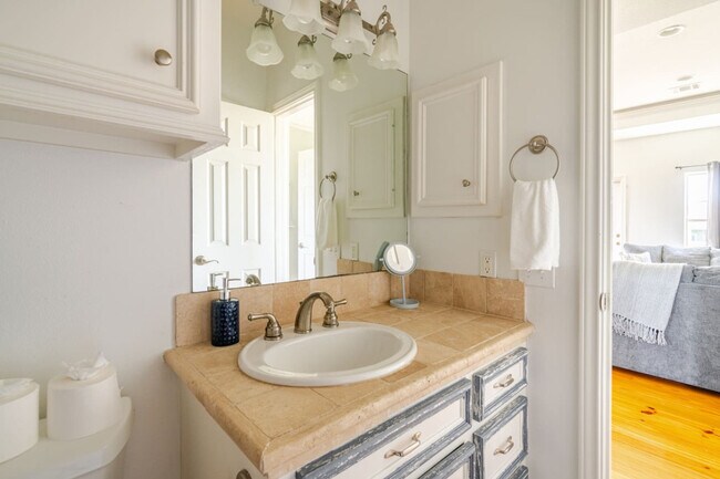 Building Photo - 814 Helen Blvd