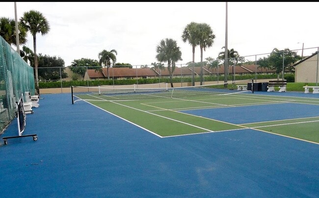 Building Photo - 802 Sky Pine Way