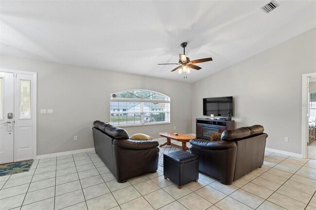 Building Photo - 61 Farmsworth Dr