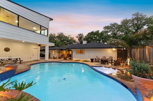 Building Photo - 5511 Queensloch Dr