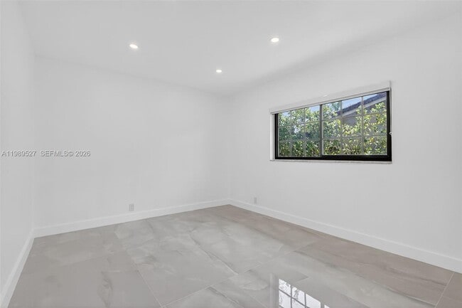 Building Photo - 607 Layne Blvd