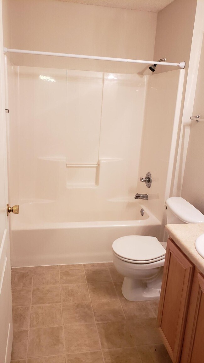 Building Photo - 2045 Catline Cir