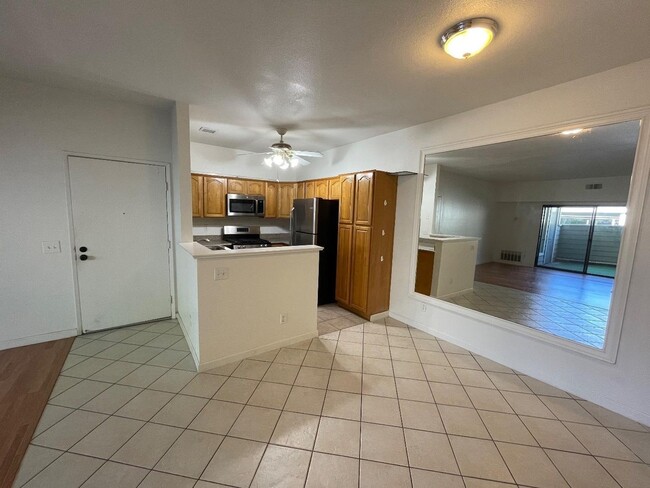 Building Photo - 3648 Birchwood Terrace