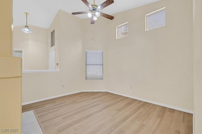 Building Photo - 137 Tapatio St